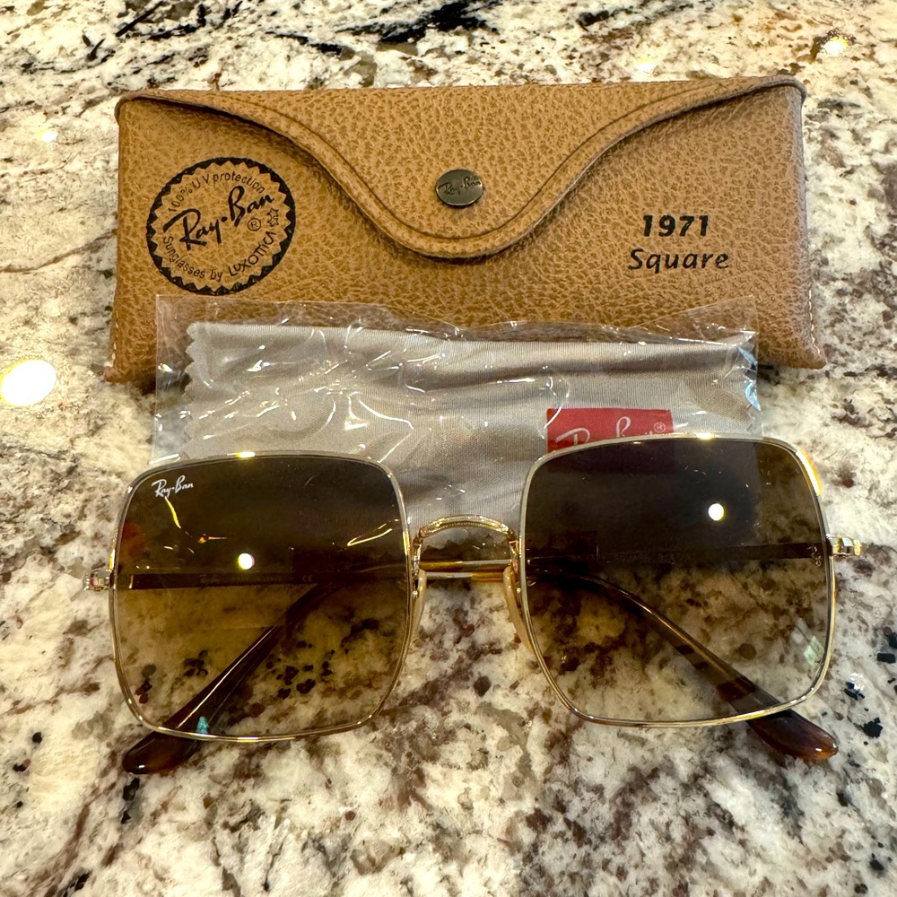 Rayban 1971 square sunglasses 9147/51 sz 54 
Brand new.